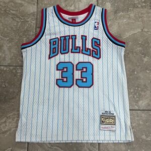 Mitchell & Ness Scottie Pippen Chicago Bulls Jersey Kids L White NBASJ3RD22